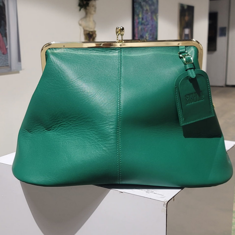 Kiss-lock Closure Adorned Leather Bag - Green