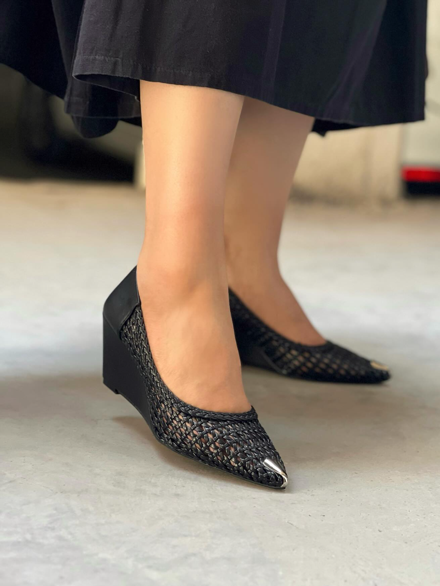 Point-toe Woven Wedges