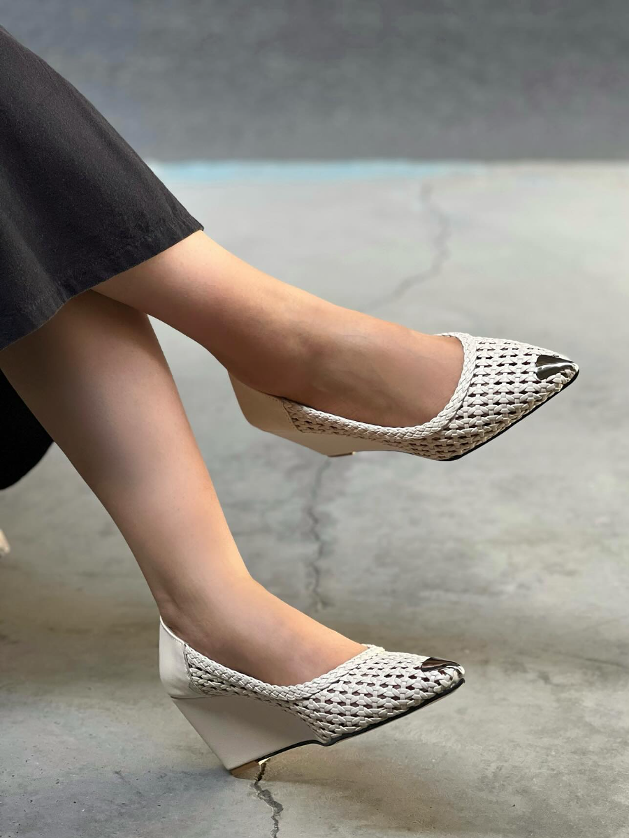 Point-toe Woven Wedges